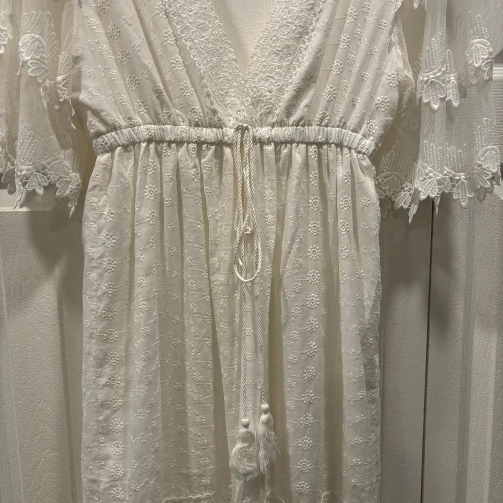 Elegant White Lace Maxi Dress - Picture 2 of 10